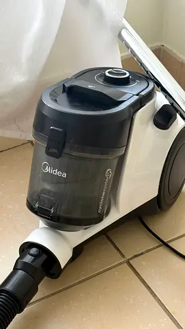 Midea 2000W Bagless Vacuum Cleaner (VCC18C)