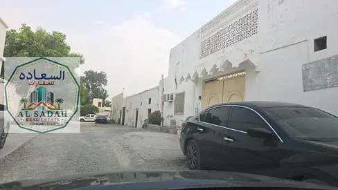 For sale: House in Al-Qadisiyah with 3 bedrooms, living room, majlis, and kitchen. Area: 2500 sq ft. Currently rented for 40,000. Asking price: 550,000 (negotiable).