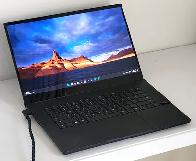 Razer Blade 15 Advanced Edition (2020) - OLED 4K Touch Max Spec Gaming laptop