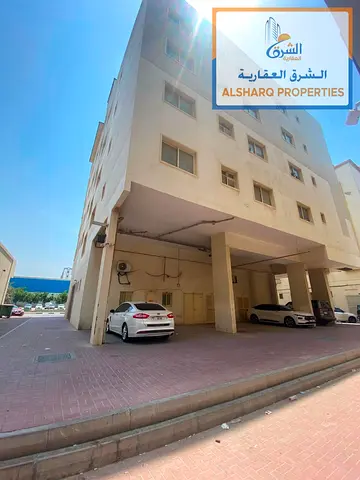 بناية استثمارية للبيع في الجرف 2 – عجمان | أرضي + 4 طوابق | مؤجرة بدخل مرتفع