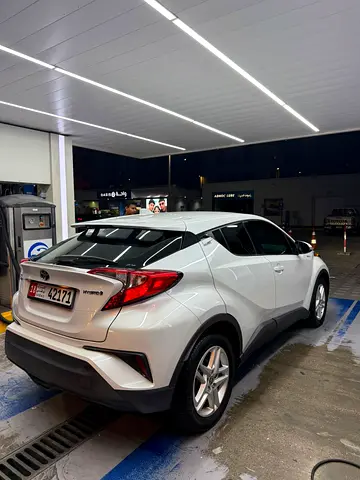 2022 Toyota C-HR — фото 2