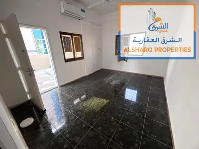 غرفتين وصاله في النخيل تاني صف من الكورنيش _ مع بالكونه باطلاله مميزه _ تشطيبات ممتازة _ قريبه من كل الخدمات وصيانه كامله علي المالك