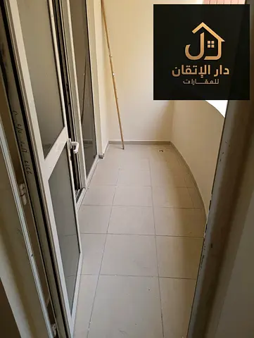 فرصة ذهبية للإيجار شقة غرفة وصالة منطقة القليعة يوجد حمامان تكييف مركزي