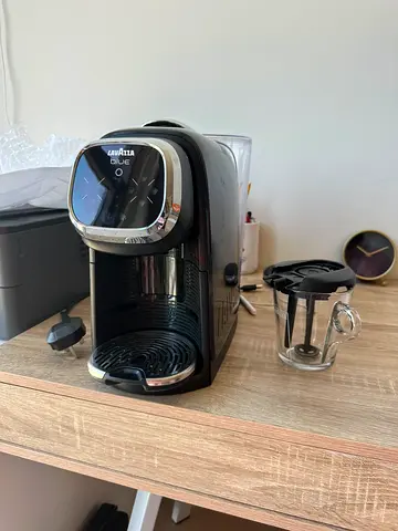 Lavazza Blue Classy Capsule Coffee Machine with Milk Frother - Excellent condition