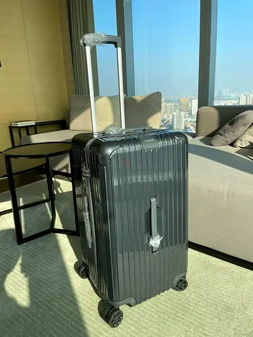 Rimowa trunk size