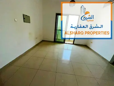 استديو ببلكونة _ ثاني بناية من كورنيش عجمان _ موقع مميز _ 22 ألف