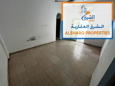 ليواره شارع الميناء قريب من كورنيش عجمان، والأسواق، والمطاعم، وجميع الخدمات.