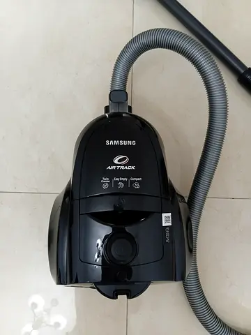 Samsung Canister Vacuum Cleaner - Compact, Good Condition