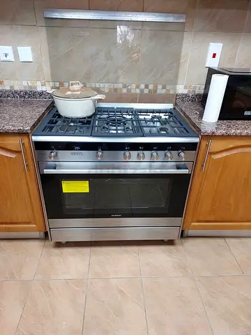 Siemens IQ700 stainless steel gas range with oven electric - good working condition