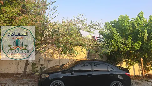للبيع بيت في الناصرية في 4 غرف وصالة ومجلس ومطبخ مساحة 2500 موجر 20000 الف الايجار قدم 650000 الف