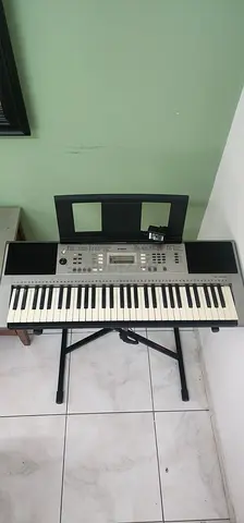 YAMAHA Series PSR E363 Model 61-Key Electronic Keyboard with Stand- In Excellent Working Condition