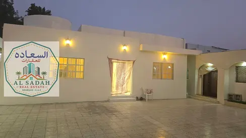 For sale: A house in a spacious area of ​​Umm Khanoor with 6 master bedrooms, 2 living rooms, and 2 majlis (formal sitting rooms). It also includes an annex with a kitchen, maid's room with bathroom,
