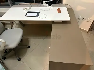 L-shaped modern office desk with storage unit - sturdy and clean