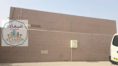 للبيع بيت في ام خنور زواية في قسمين اول قسم في 4 غرف وصالة ومجلس ومطبخ قسم ثاني في 3 غرف وصالة ومطبخ ومجلس موجر ٨٠٠٠٠ الف مطلوب في عدادين الكهرباء والماء مساحة ٨٠٠٠ قدم مطلوب في ١١٠٠٠٠٠ مليون سعر قابل