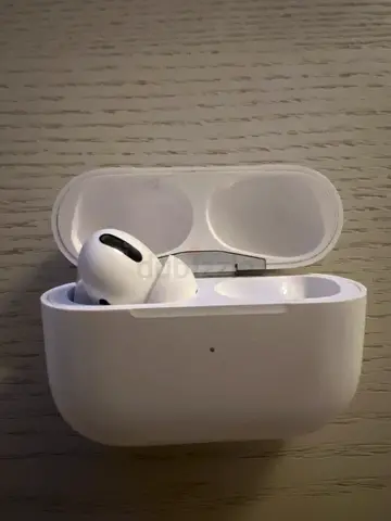 Airpod pro 2 (1 bud) and case