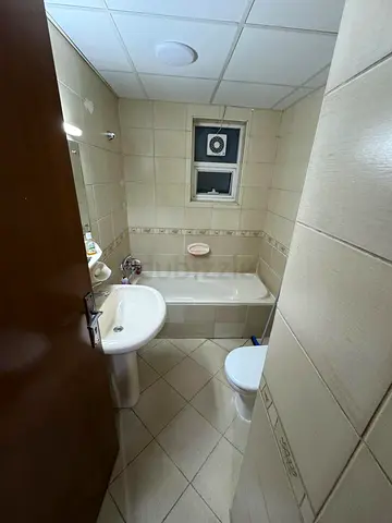 Available master room 2000 aed ladies only
