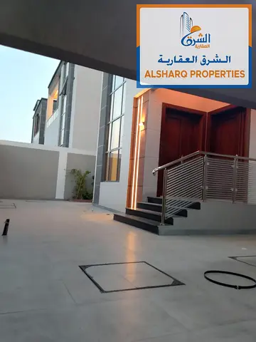 فيلا فاخرة للبيع في الحليو 2 – عجمان، بتصميم عصري ومساحات مميزة وموقع استراتيجي.