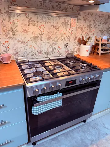 Gas oven for sale