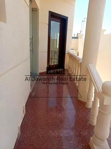 فيلا 5 غرف و4 حمامات دورين \الحديثه\ ام القيوين