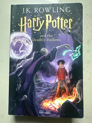 Harry Potter and the Deathly Hallows by J.K. Rowling - Paperback