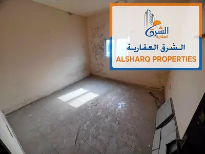 فرصة مميزة في الروضة 3 على شارع الشيخ عمار مباشرة. غرفة وصالة بمساحة كبيرة، تكييف مركزي، صيانة على المالك، موقع حيوي. 30 ألف على 6 دفعات.