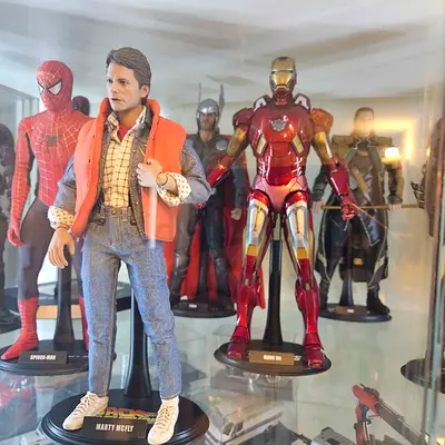 13 Hot Toys Action Figures