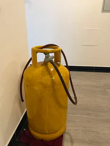 Yellow Gas Cylinder with Regulator and Hose