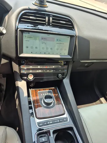 صورة مصغرة 18 لـ 2017 Jaguar F-PACE