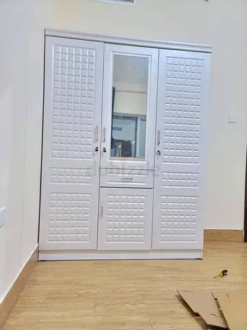 White 3-Door Wardrobe with Mirror and Drawer - Good Condition
