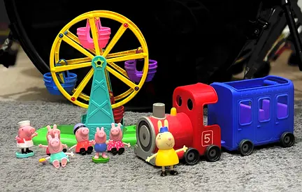 Peppa Pig playset with train, ferris wheel and figures - used
