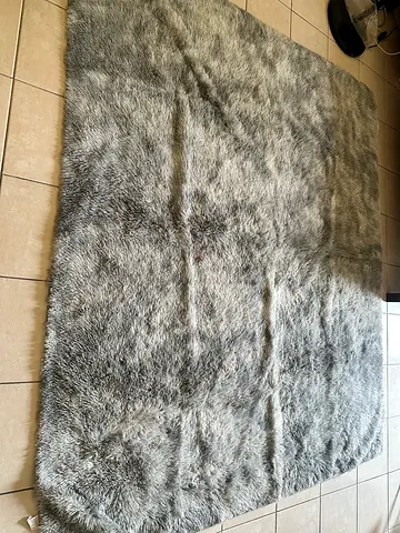 Xtra Large Soft Grey carpet - 200x240cm Good Condition