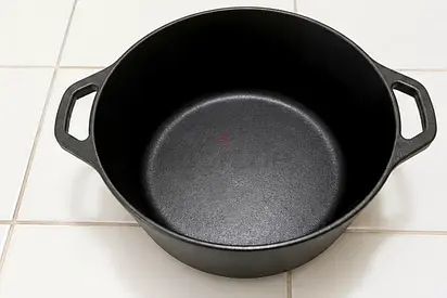 Black Cast Iron Dutch Oven Pot (Seasoned)