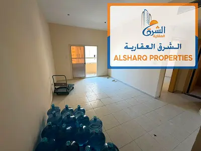 بلكونه إطلالة ممتازه تقسيمات ممتازة صيانه على المالك نظام التكييف والتبريد مركزى