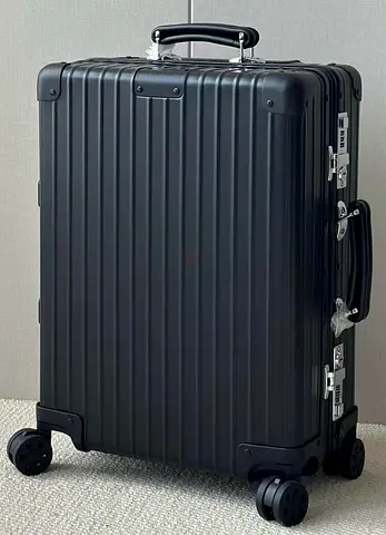 Rimowa cabin suitcase carry