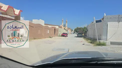 For sale: A house in the Al-Qadisiyah area, near the main road on the Al-Nakhilat side. The house consists of 7 rooms, divided into two sections. It is currently rented for 50,000 (old rent). The area