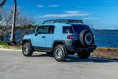2014 Toyota FJ CRUISER photo 4