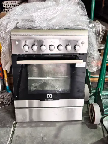 Electrolux freestanding gas oven and stovetop - good working condition