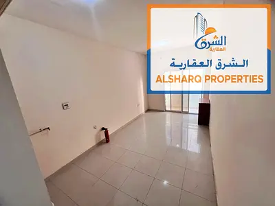 Studio apartment with balcony, central air conditioning, and maintenance included (owner pays for maintenance). Prime location.