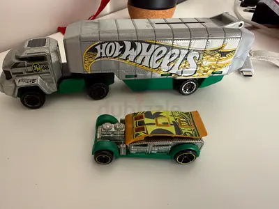 RARE DISCONTINUED Hotwheels bankroller team transport