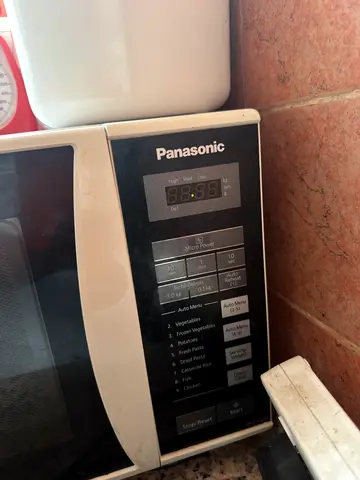 Panasonic Countertop Microwave Oven - Good Working Condition