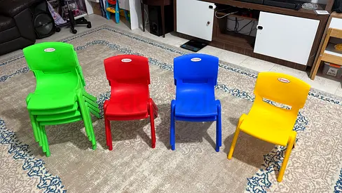 Set of 9 colorful kid-sized plastic classroom/party chairs - good condition