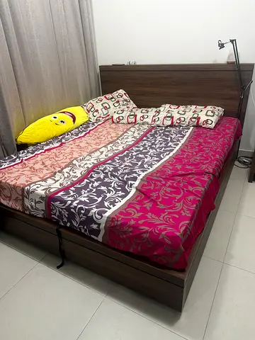 King size bed with headboard and mattress - good condition , Hydraulic storage