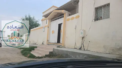 For sale: A house in Al Ghafia with 4 bedrooms, a living room, a majlis, a kitchen, and maid's room. The area is 2500 sq ft. Currently rented for 36,000 QAR. Asking price: 750,000 QAR.