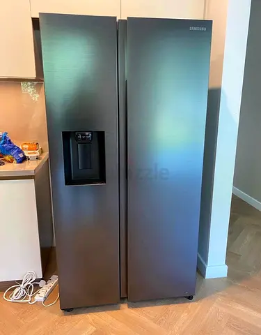 Samsung Side by side refrigerator with water dispancer and ice maker system latest model