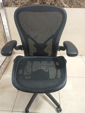 Selling For Herman Miller Aeron classic chair