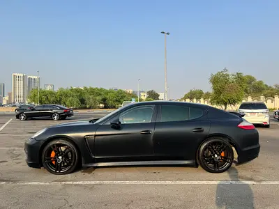2012 Porsche PANAMERA — миниатюра 3