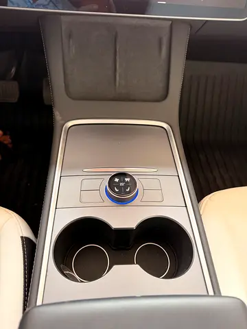 2023 Tesla MODEL Y photo 8