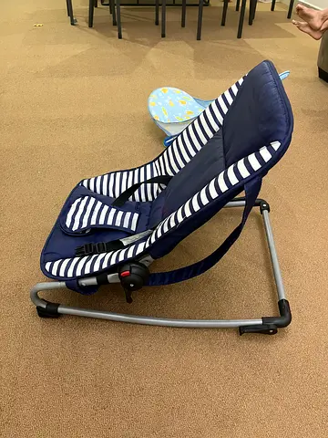 Clean Baby rocker seat navy stripes and baby bath rocker ( free delivery near Ajman)