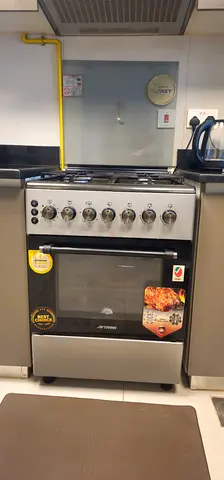 Silver freestanding gas cooker with oven - good working condition