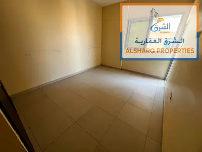 غرفة ماستر_ 2 حمام_ بلكونة_ خزائن بالحائط_سهل المخرج للشارقة ودبي.